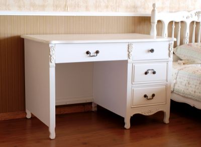 Γραφείο Στέλλα χωρίς βιβλιοθήκη