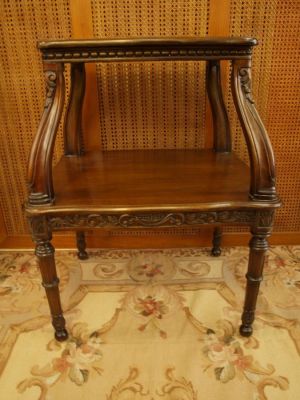 Βοηθητικό τραπεζάκι δύο επιπέδων