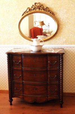 Συρταριέρα Πλέϊνβιου