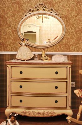 Συρταριέρα Λατίνα